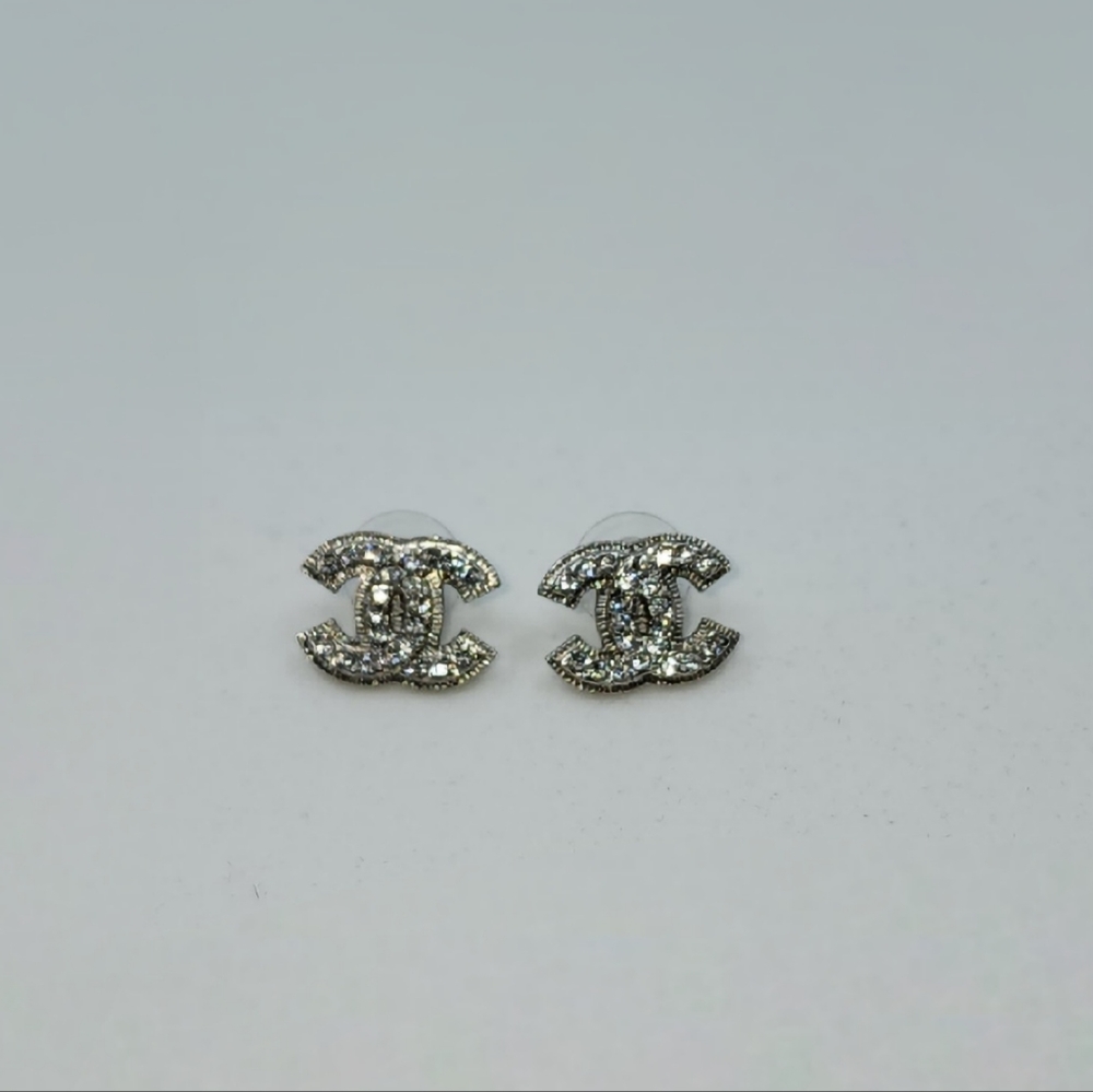 Authentic Vintage Chanel Fashion Earrings Gem